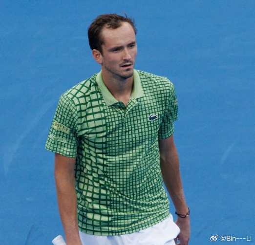 梅总击败头号种子晋级决赛梅德韦杰夫直落两盘以6-4/6-2击败阿利亚西姆，打进迪