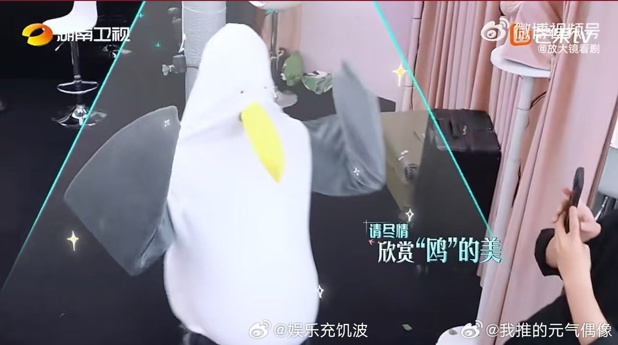 颜安 颜鸥虽迟但到 颜安安静时准在憋大招！巴黎沙龙筹备躲着换海鸥服，颜鸥一现身就