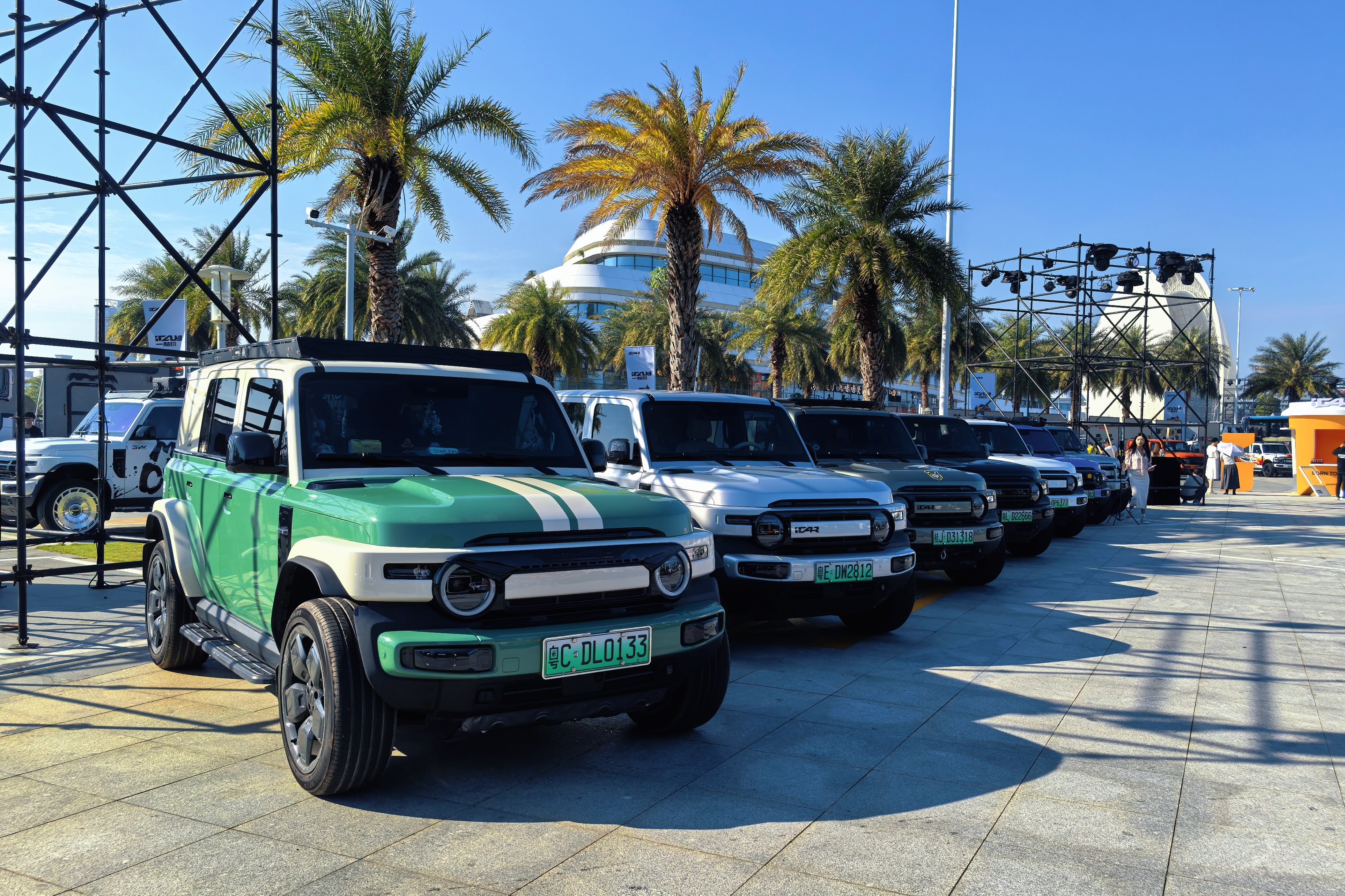 iCAR首届用户节现场有无数台V23，每一台都是独一无二的，这款车可玩性确实是太