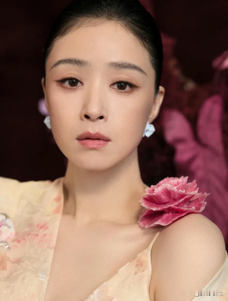 终于明白蒋欣为什么不结婚了
实话实说，蒋欣不结婚的选择真的挺清醒的！

她家里条