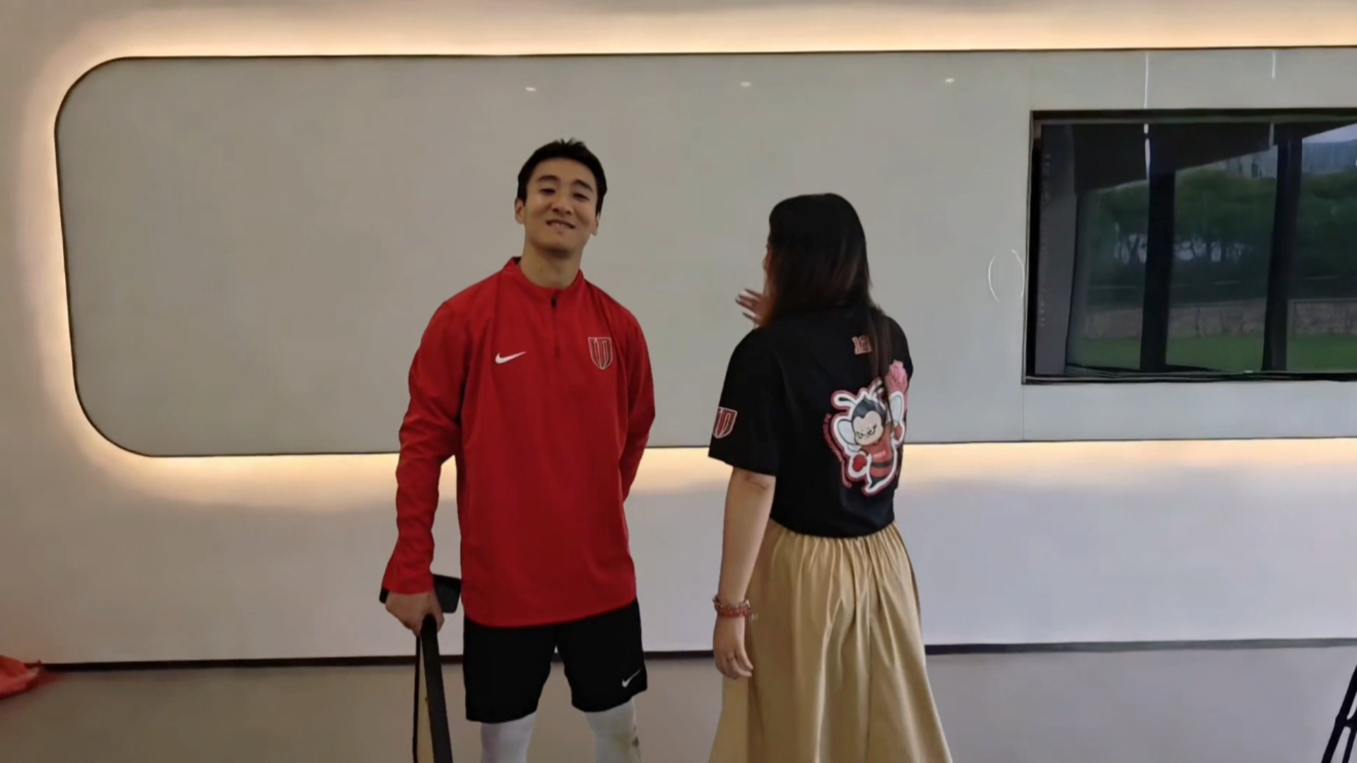 连续3️⃣年采访豪哥✅这次还穿着小蜜蜂去的，哈哈哈每一次都非常愉快，豪哥总是很有