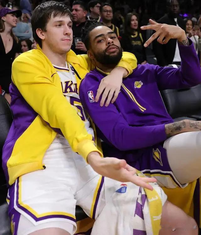 拉塞尔将执行1869万的球员选项，留在湖人！一方面，拉塞尔喜欢湖人，他在常规赛的