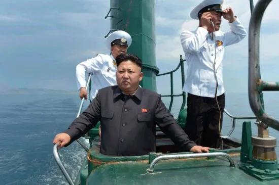 金正恩同志的肌肉真的好发达啊！最近，朝鲜最高领导人金正恩同志马不停蹄地开始了他的