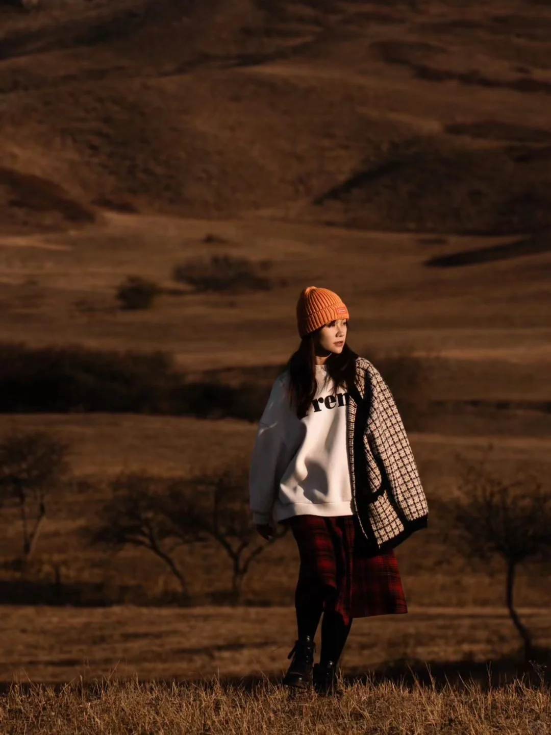在秋日美景里🍂是橙色针织帽助力我出大片🧶