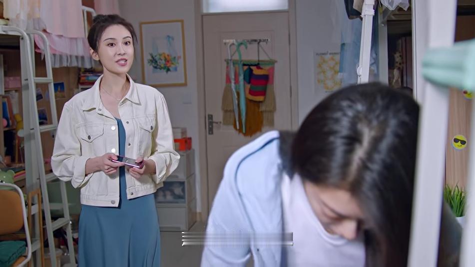 《骄阳似我》1000多元的手机，叶容故作显摆，却不知聂曦光根本不在乎

在剧中，