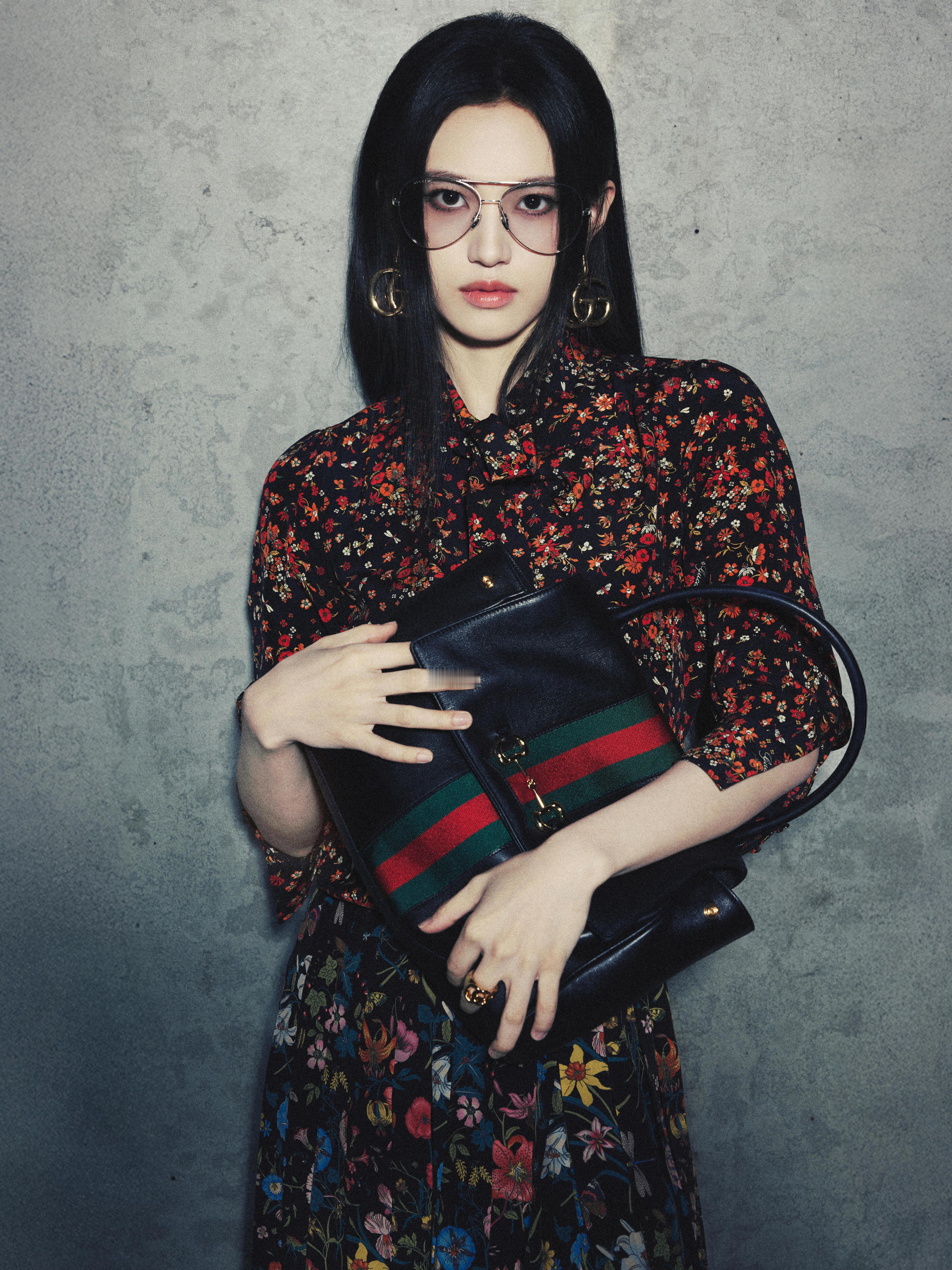 沈羽洁 ｜ Gucci Paparazzo 01 年的沈羽洁 ，条件不错哦 ！也