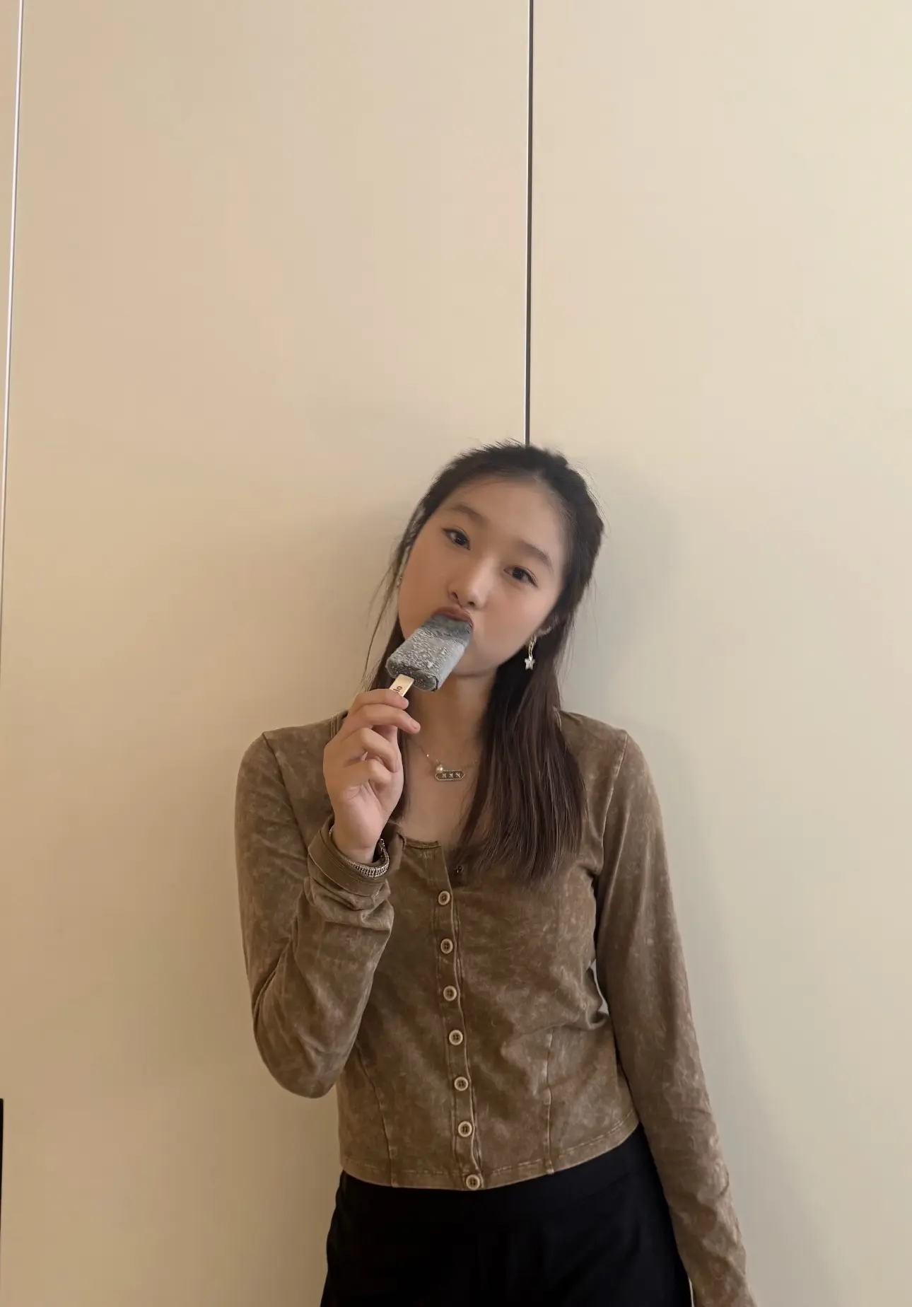 马伊琍女儿晒照，网友称上半部分像妈妈，下半部分像爸爸