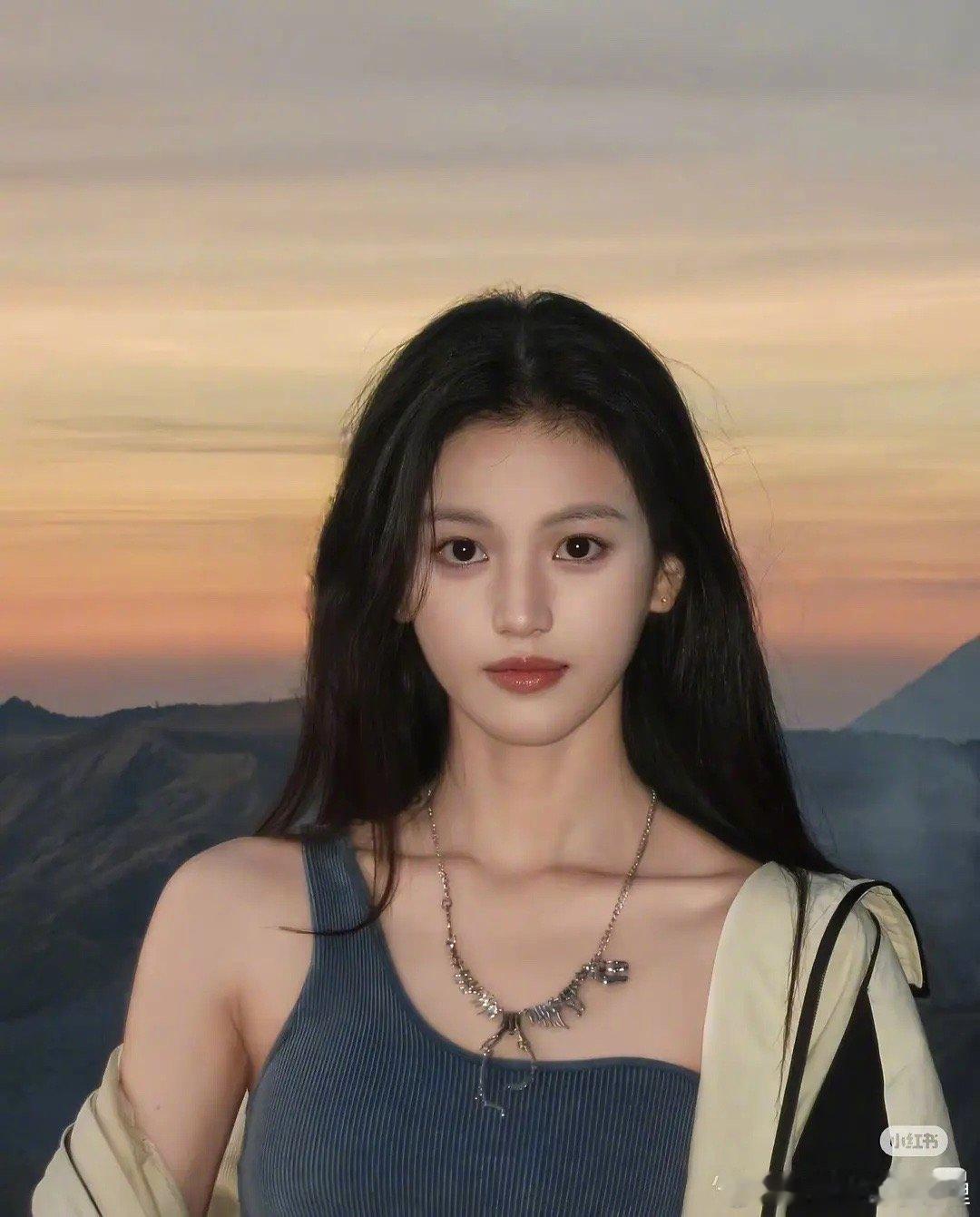 从长相上看，沈羽洁和胡连馨是对家吗？ 