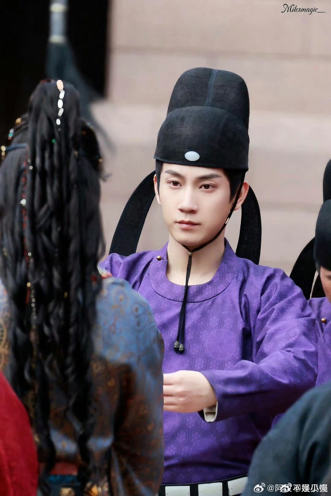 恭迎垂耳兔王爷回宫王子奇一边霸气查案一边顶着萌系发型，这种反差感直接封神✨ 原班