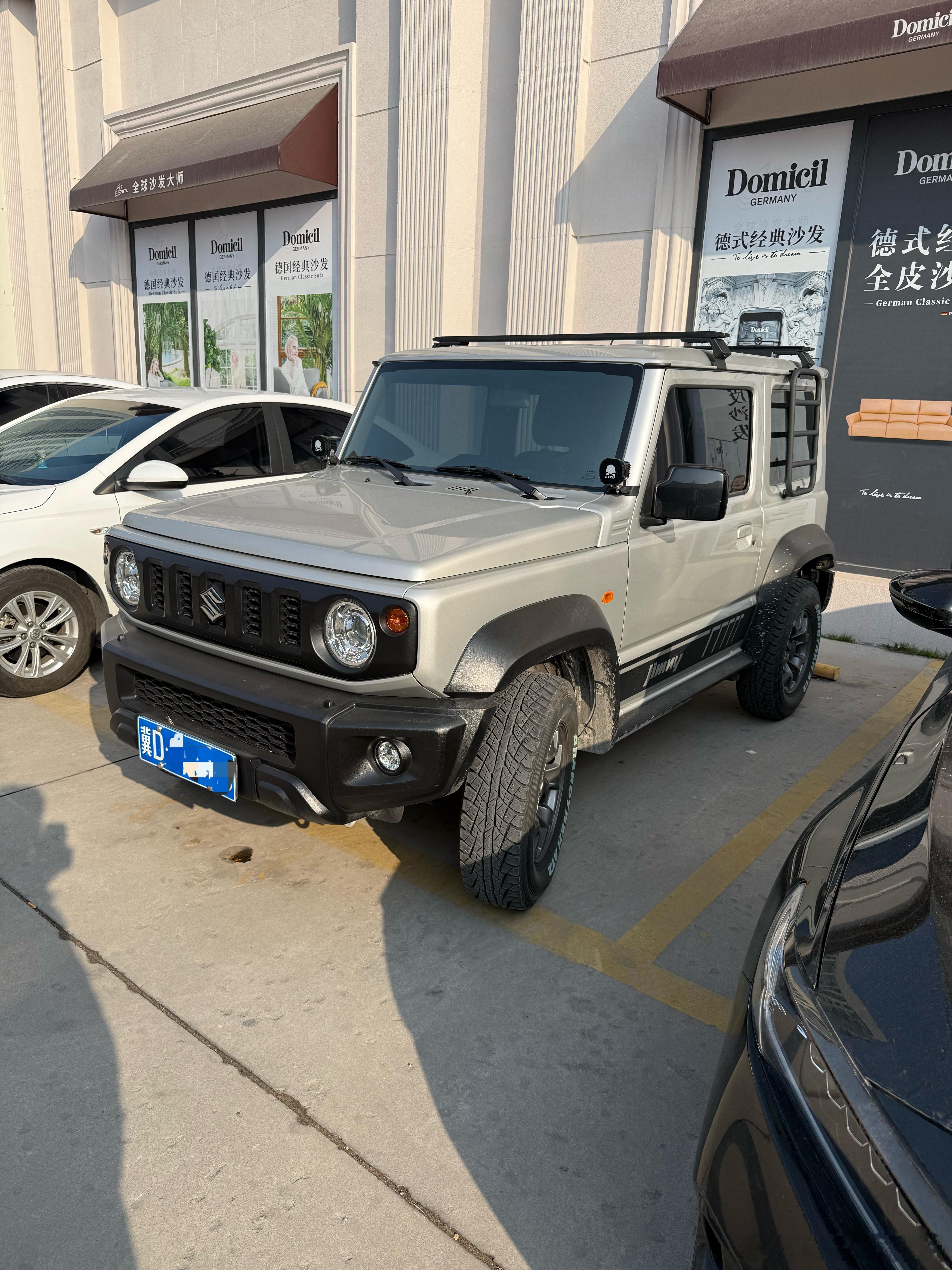 从旁边走过去之后才突然反应过来🤨这车不对劲！又退回去拍了张照片这一瞬间有点恍惚