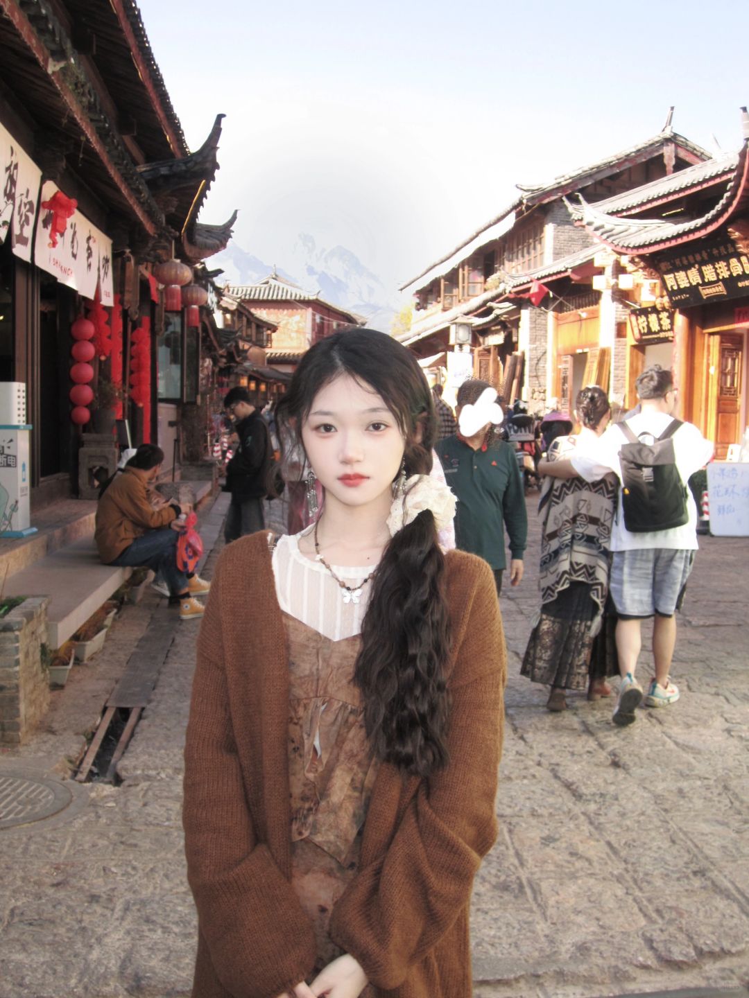 在白沙古镇里晒晒太阳