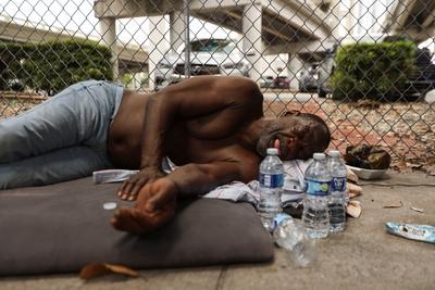 送到斩杀线下：美前童星沦为流浪汉 美国所谓的繁华背后，“斩杀线”的残酷真相让人咋