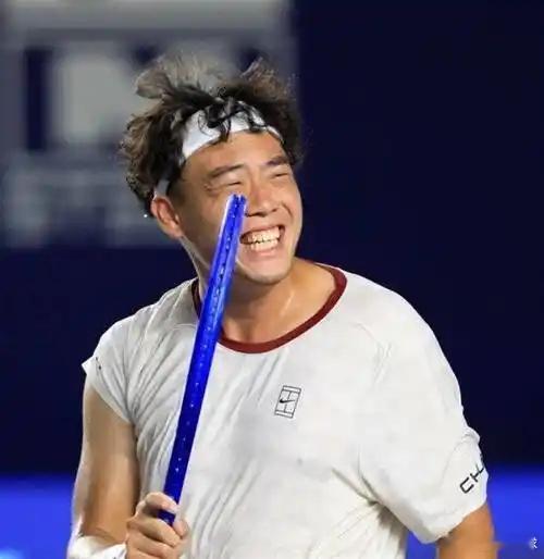 🇭🇰黄泽林5-7,6-3,6-4莫勒🇩🇰决胜盘1-3落后翻盘晋级美网资格