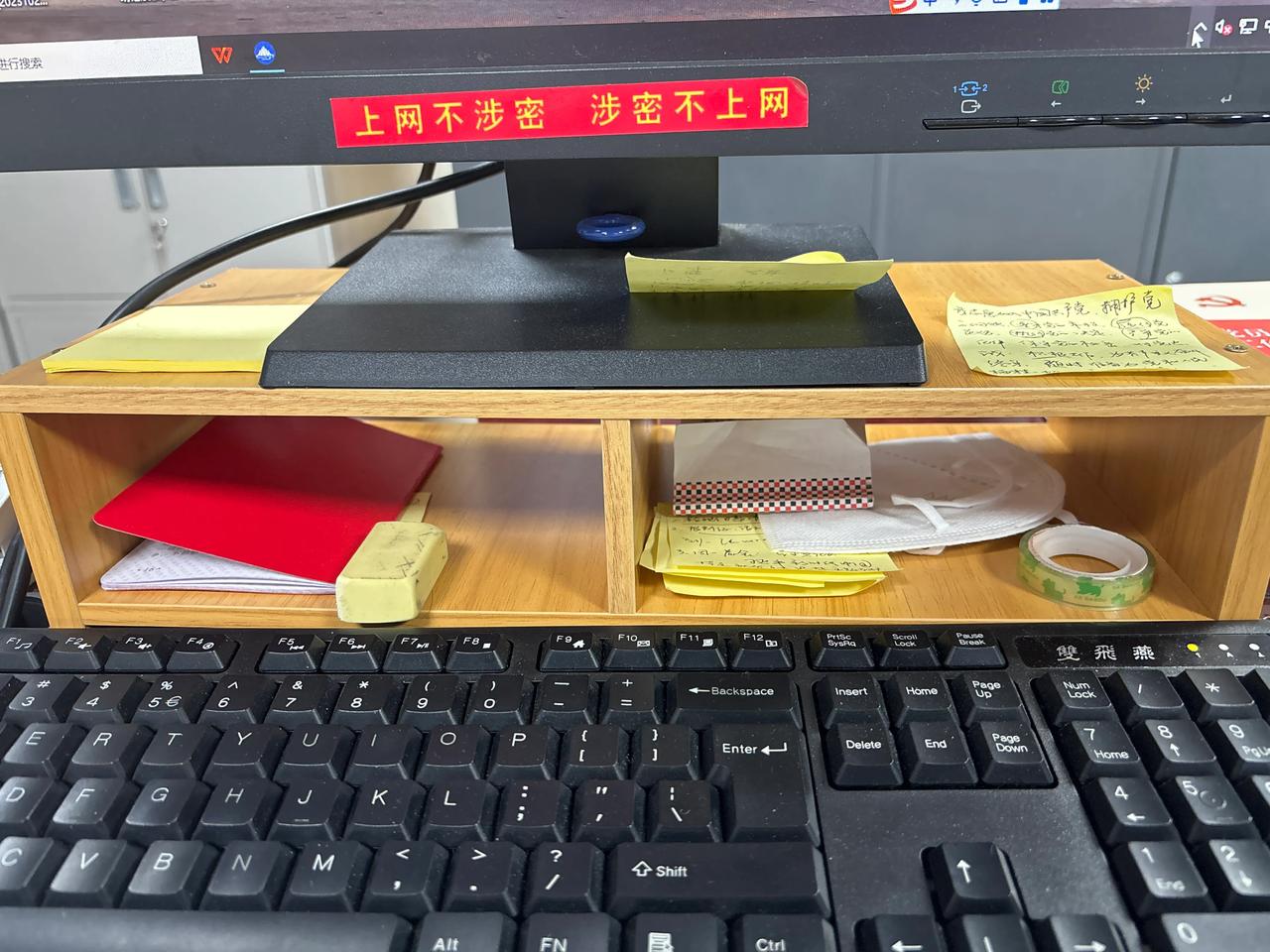 办公室领导都在说有多少套房子的事，说家里老人退休金的事，在我看来我只觉得聒噪。作