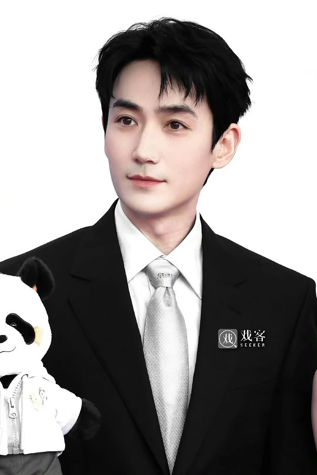 朱一龙鼻子怎么了还是多多关注朱一龙即将上映电影《空枪》和《千里江山图》朱一龙