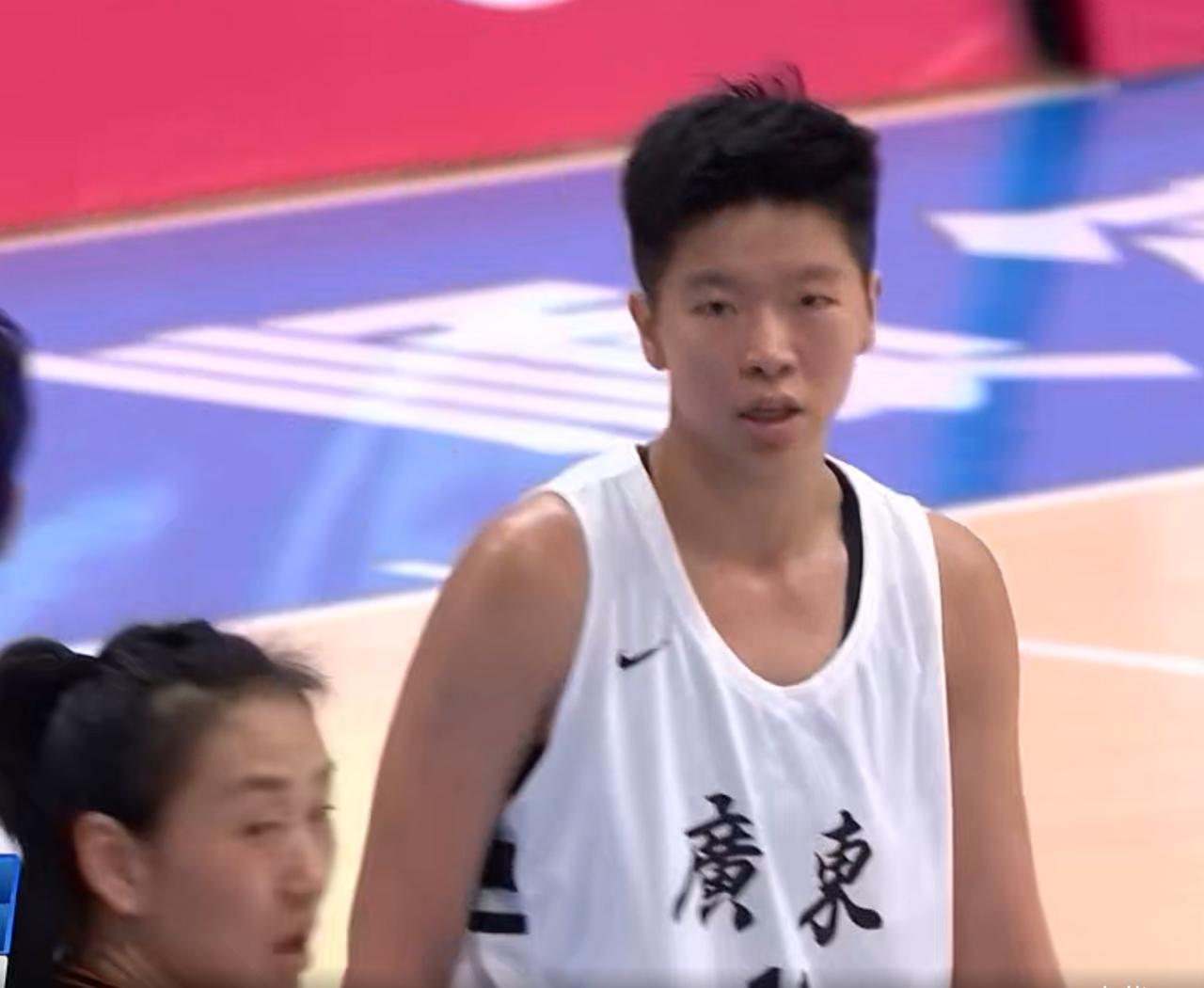 黄思静任命广东女篮新一届队长！
WCBA揭幕战，广东女篮PK江苏女篮，双方经过四