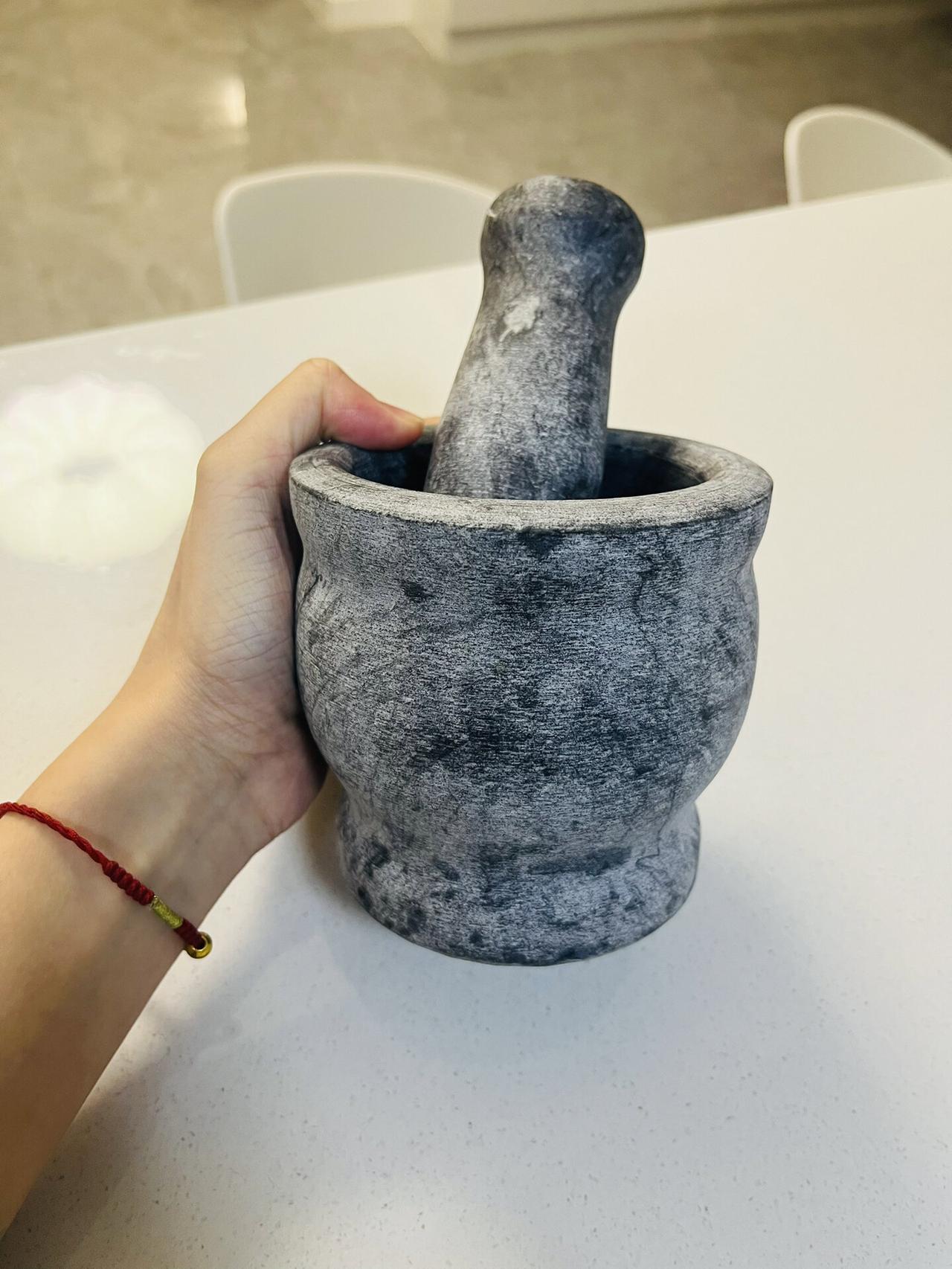 没有豆浆机,怎么磨黄豆,喝豆浆?豆浆机的作用就是把黄豆磨碎，然后加热。没有豆浆机
