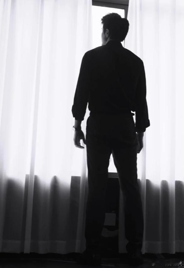 金瀚海贼王登场通通躲开海贼王金瀚杀回内娱！褪去青涩尽显成熟魅力，图嘉盛斯文又带感