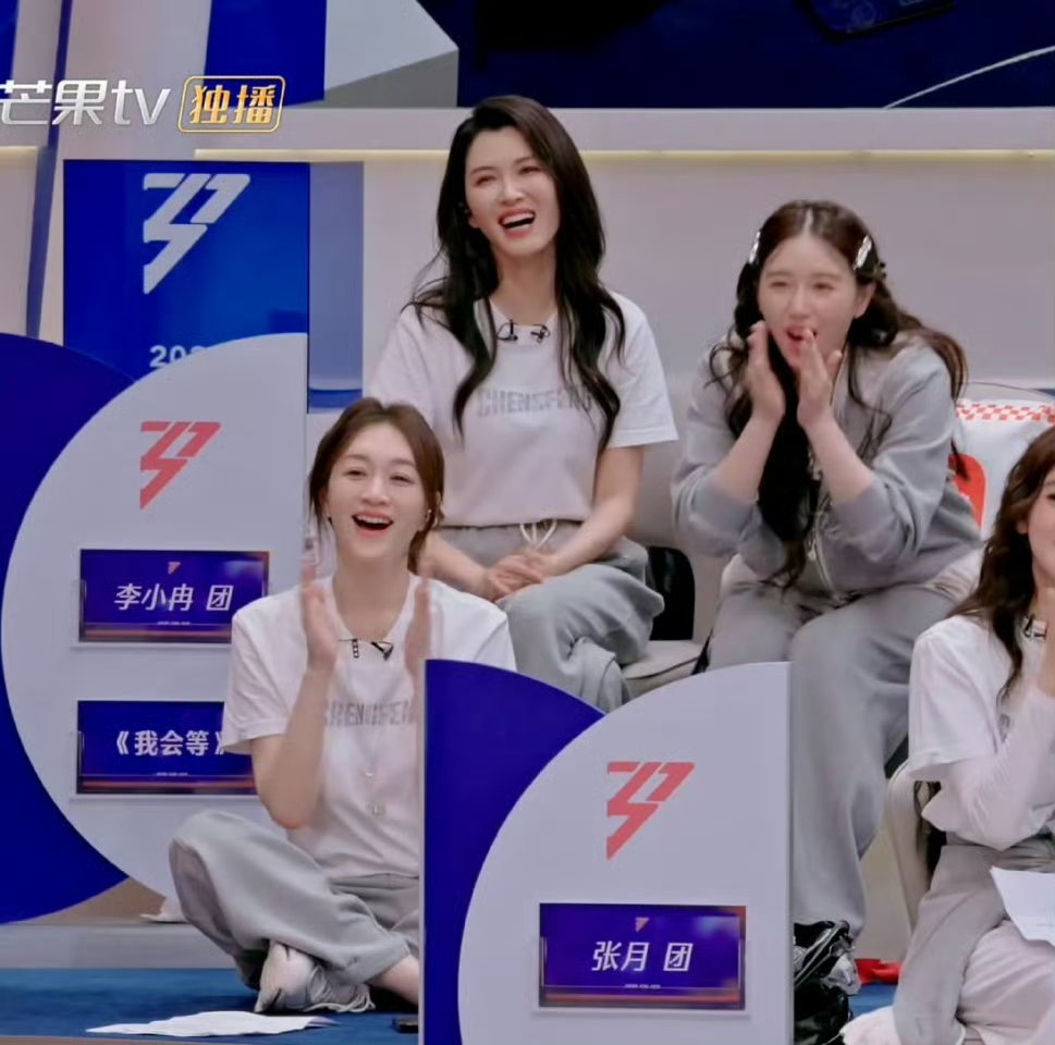 这得是多震撼的视角差距啊😂 徐洁儿：跟小冉搭戏这么久，颈椎病都治好了，因为压根