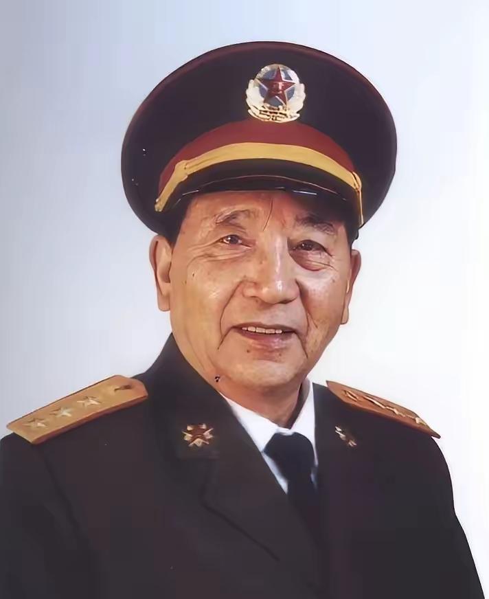 1956年，秦基伟副司令员在调研部队时，因晚上睡不着就在院里溜达，突然，三个黑影