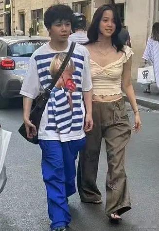 路人视角才是真实的欧阳娜娜吧，差点被照骗了 ​​​