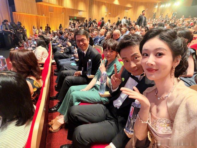 一路走来默默打磨演技，此刻的荣誉是新的起点，保持热爱，持续带来精彩角色杨紫白玉兰
