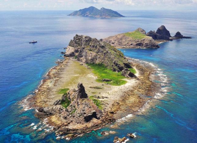 钓鱼岛上住着什么人？
目前，钓鱼岛并无长期居住人口，有人可能会问，这么大一片海域