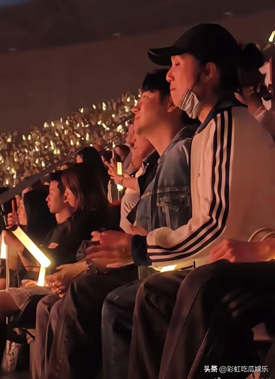 陈奕迅杨千嬅出现在单依纯的演唱会好尴尬，本来是来锦上添花的，没想到李荣浩说单依纯
