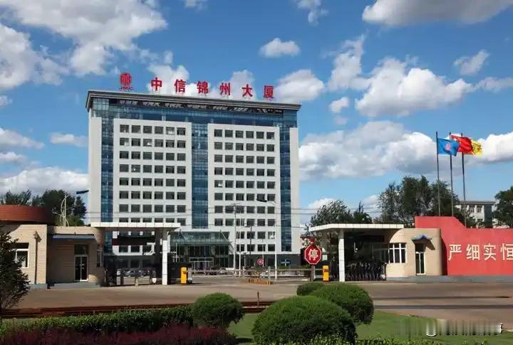 昨天在古塔公园偶遇一对哈尔滨来锦州游玩的夫妇，休息日聊了会，他们问锦州除了烧烤和