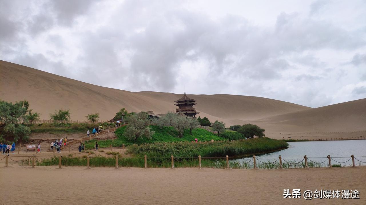 分享旅行感悟行路见山河辽阔，放下生活琐碎，沿途风景皆治愈心底浮躁