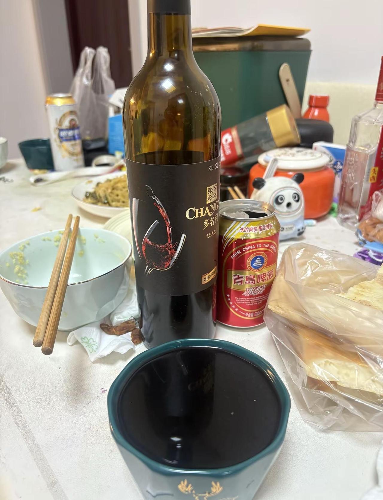 女子之身，能屈能伸，我可以吃苦，也可以享福，我见过黑暗举头无忘，也见过世间美好不