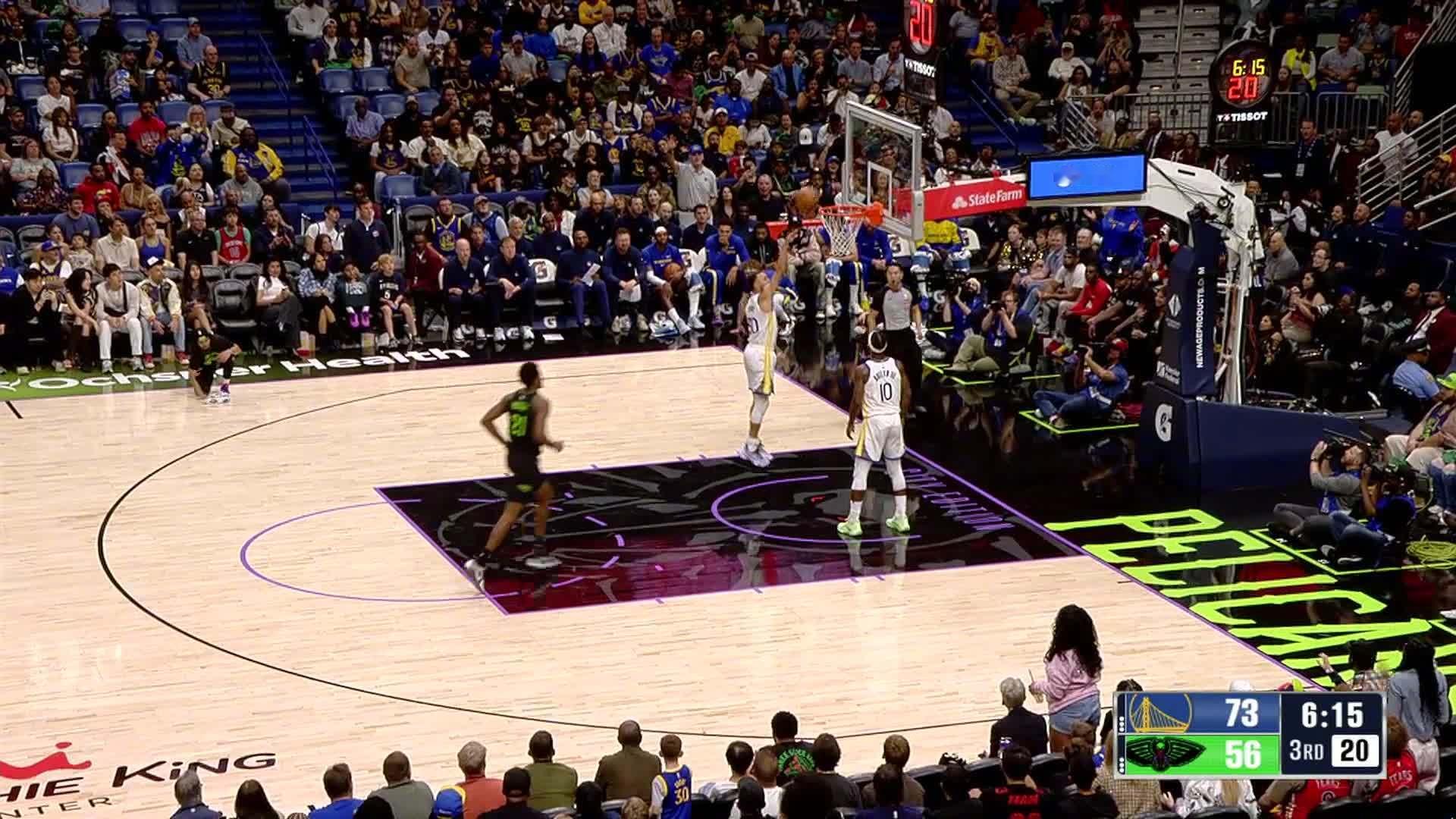 库里上篮打进！！勇士75:59鹈鹕。