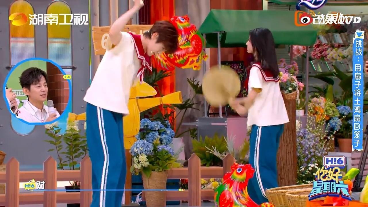 刘些宁用鸡痛击魏哲鸣你好星期六 救命啊这俩人怎么回事，刘些宁拿鸡痛击魏哲鸣，结果
