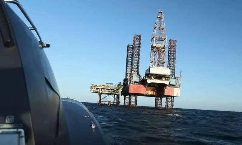 俄媒称，钻井平台早已放弃，平台上没有工作人员 乌克兰“重新控制”了2014年被占