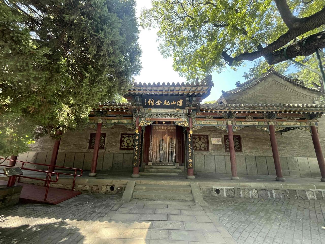 在山西省太原市晋祠里面，建有傅山纪念馆。傅山（1607年-1684年），山西阳曲