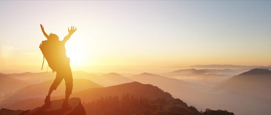 开悟的人，有以下6个特征：

1、他们不跟任何人争吵，主动认错，并不是他们觉得自