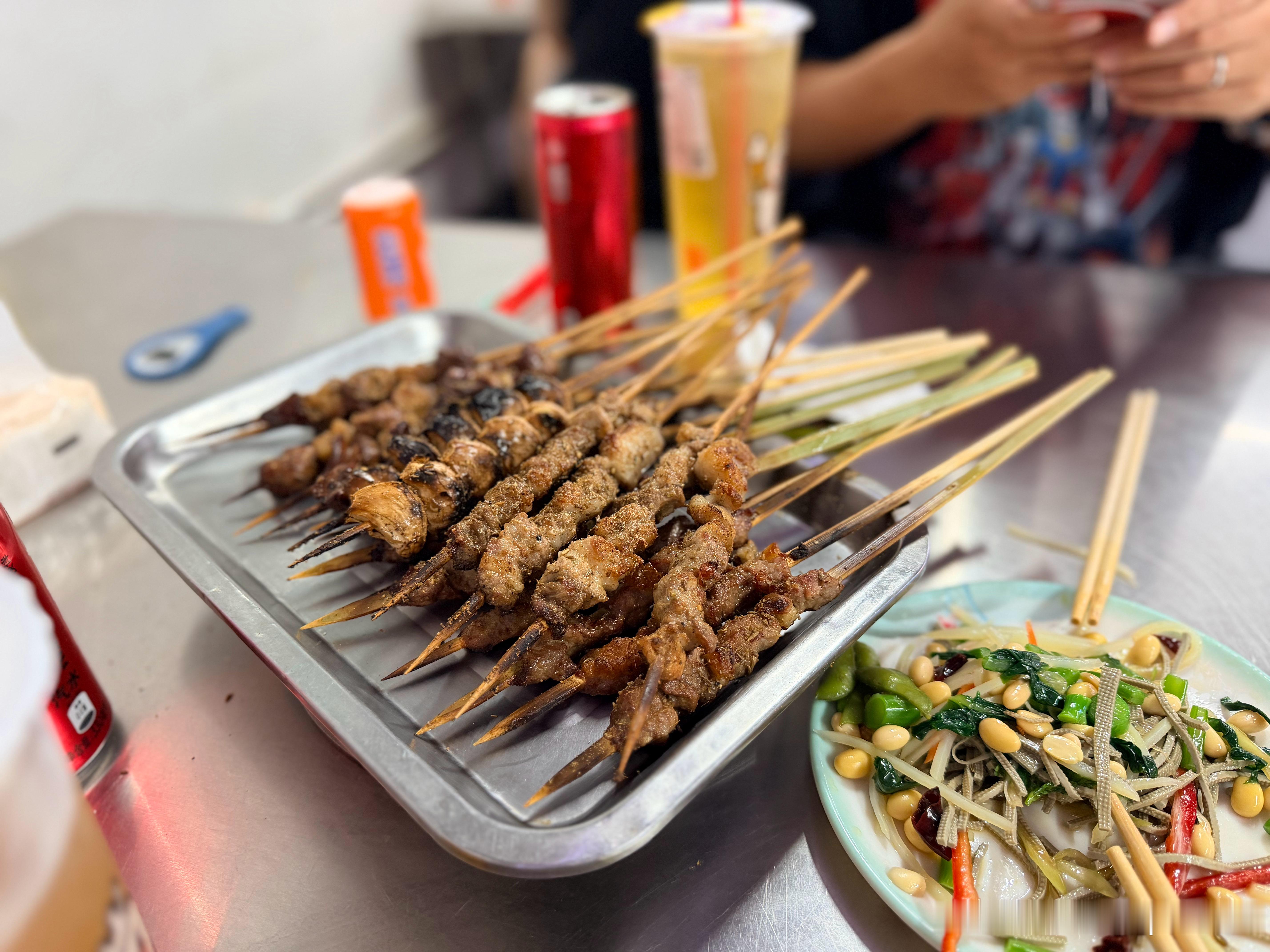 聊会儿，老规矩。问什么都行，到0点吧。最近我发现打字太累，过段时间看看能不能开直