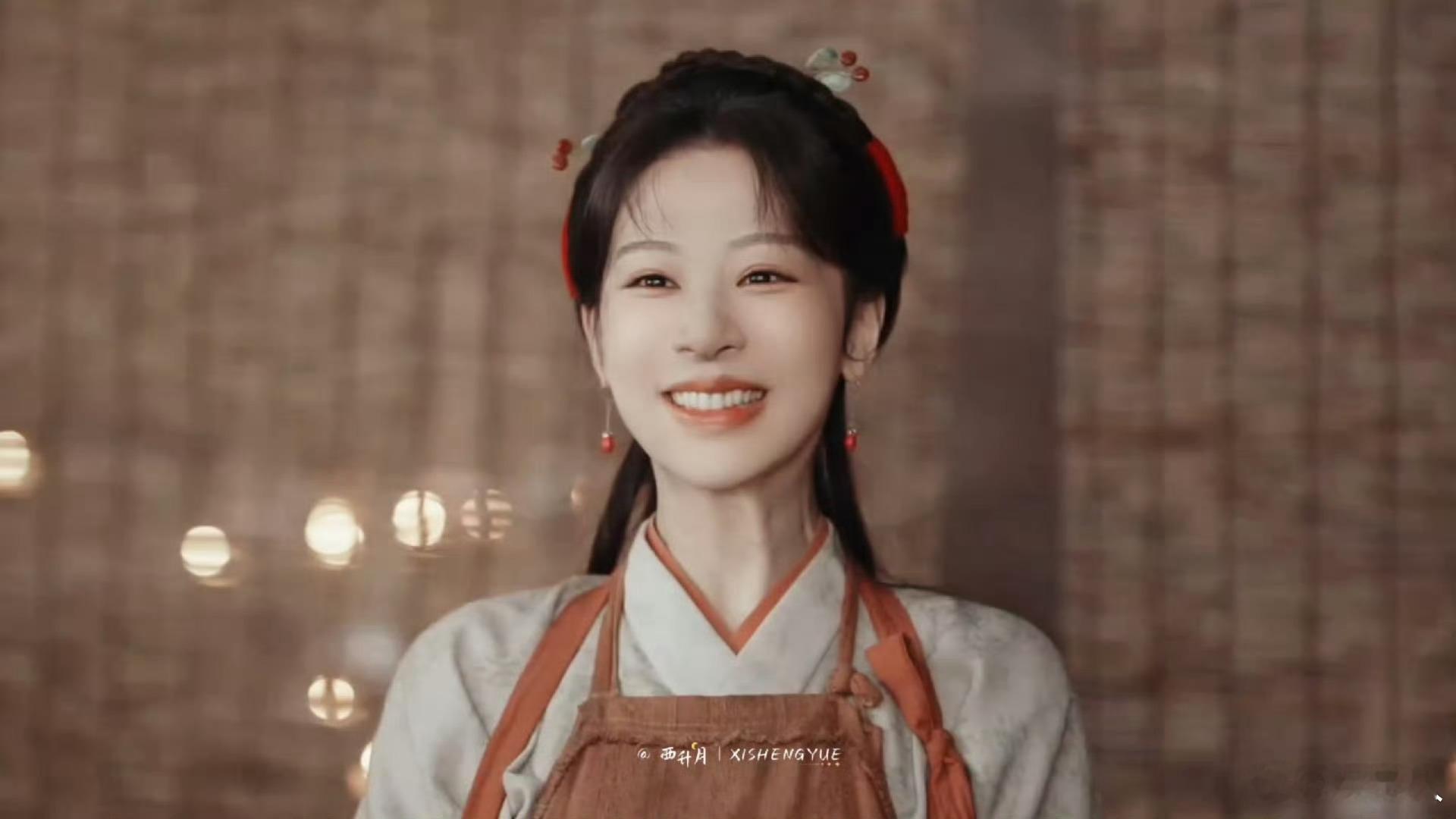 杨紫李祯脏脏包海报杨紫脏脏包制墨海报家业发布定档海报， 一脸墨水的脏脏包，好可爱