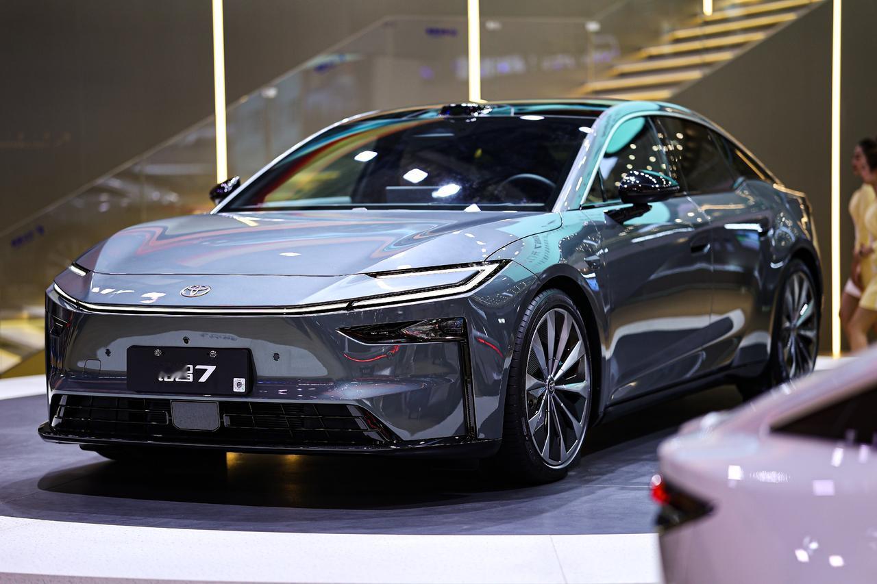 智电协同驱动高质量增长，广汽丰田全年销量超77.2万辆，达772668辆。智能电