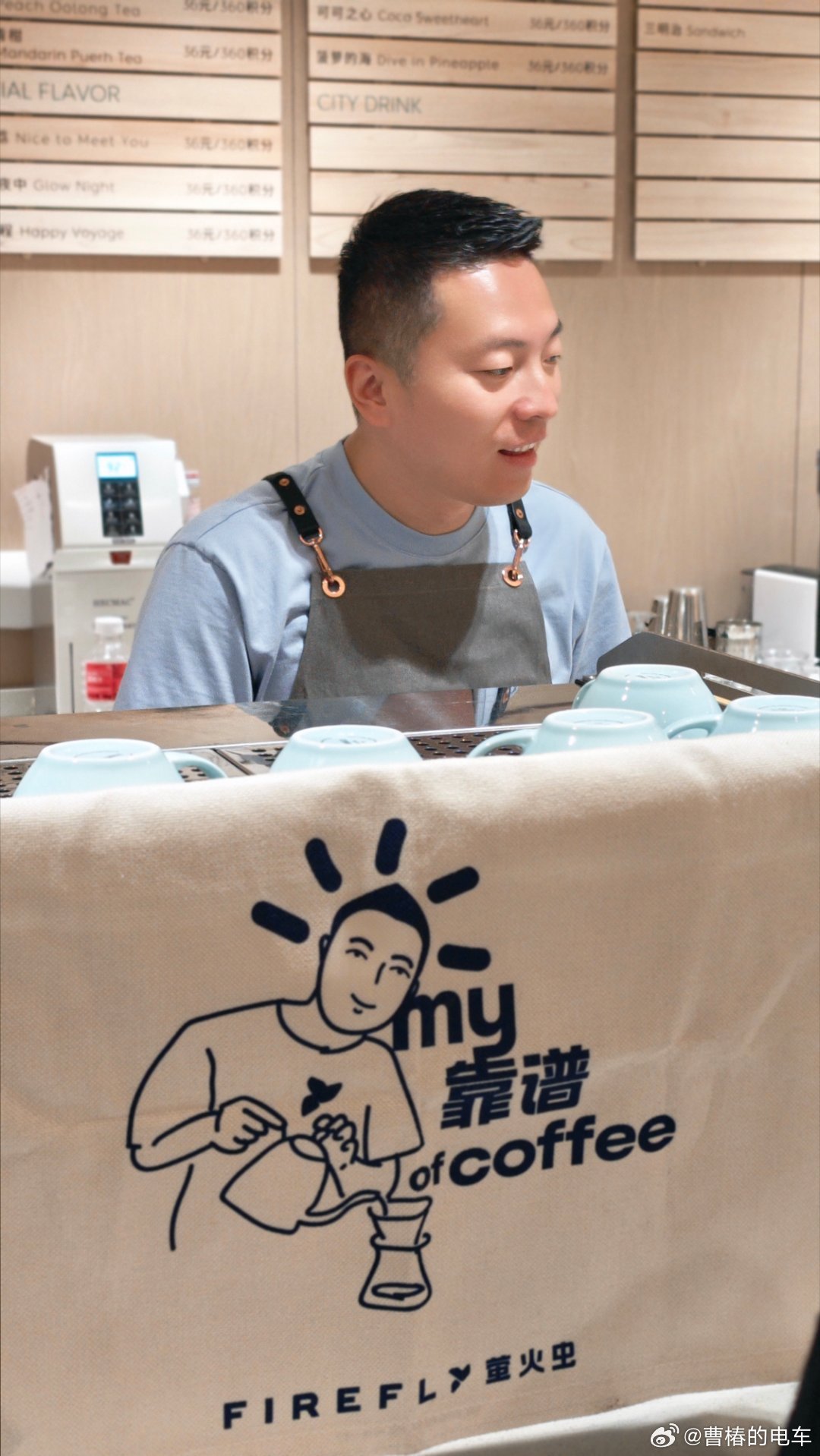 蔚来萤火虫第40000台交付， 亲自给用户制作咖啡，好不好喝不知道，我也不喝咖啡