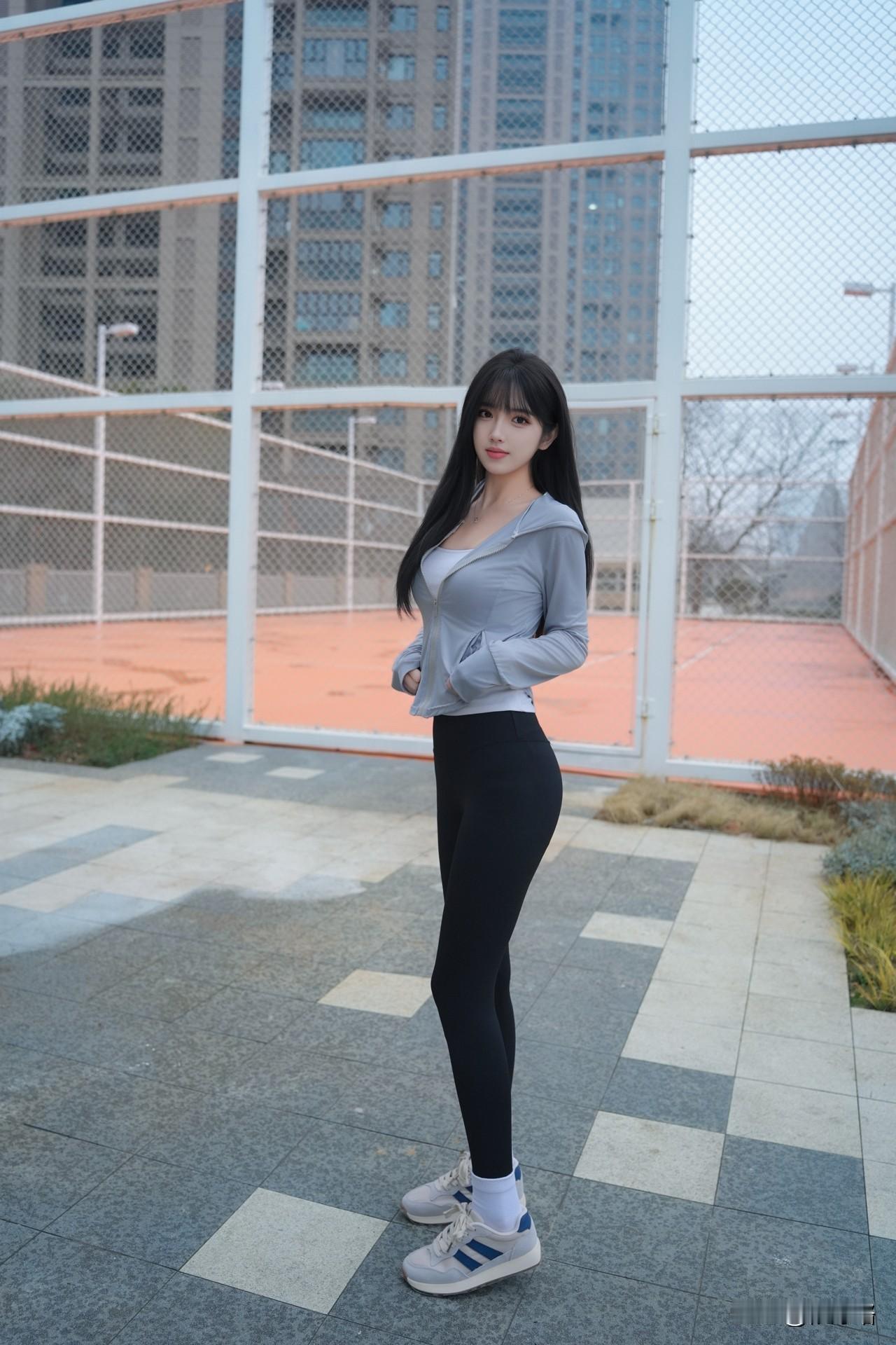 总有一天你会明白
那些你无法逾越的坎
走着走着就填平了
能治愈你的从来不是时间