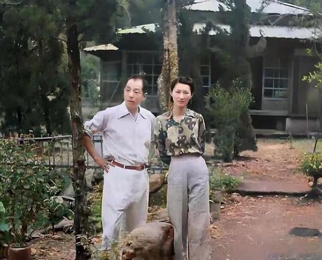 少帅张学良和赵四小姐。爱迷恋一生的 少帅张学良的情场江湖与赵四小姐的"死磕"人生