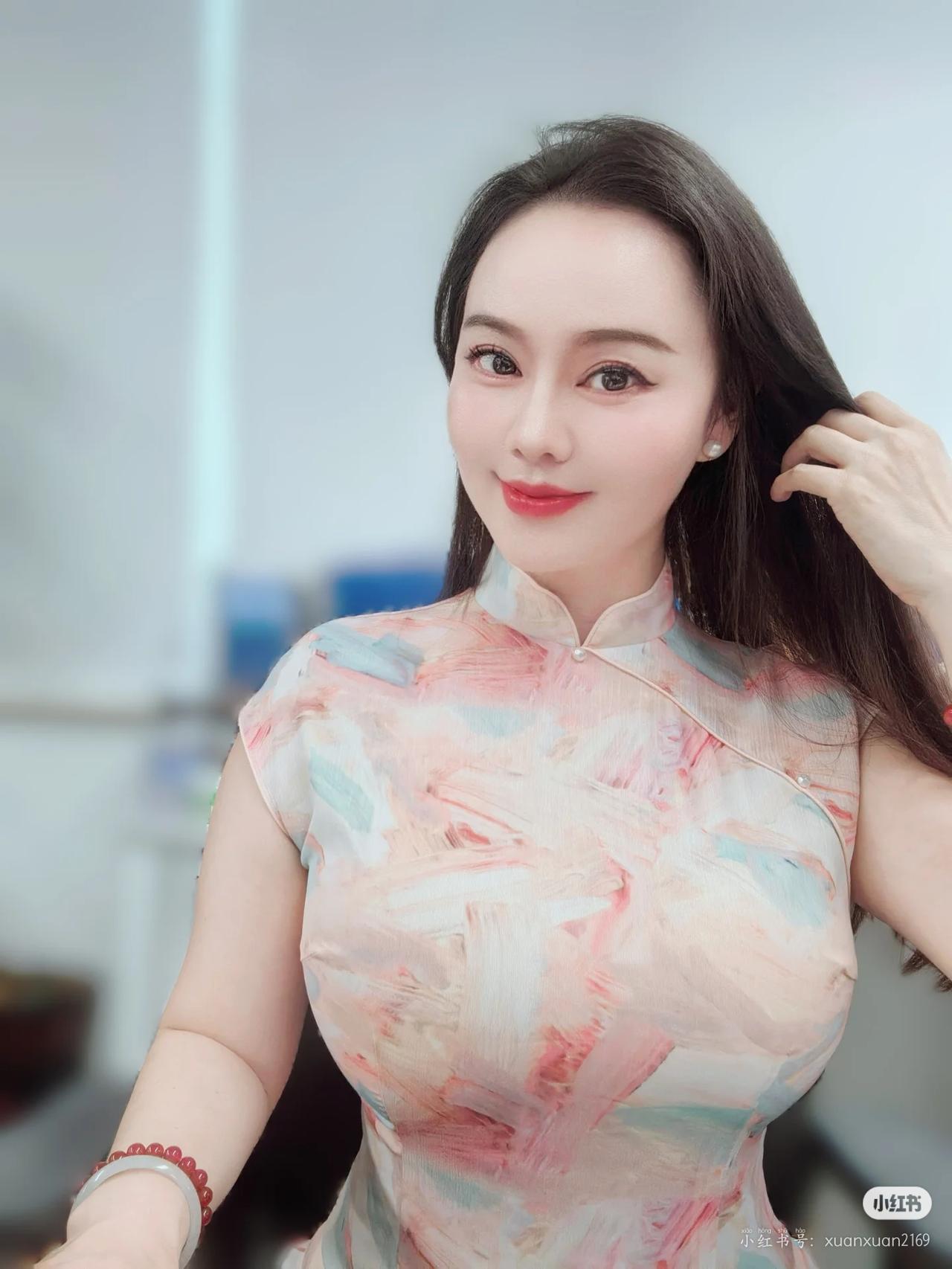 晒图笔记大赛美女旗袍穿搭写真