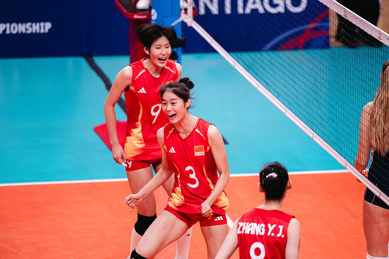 U17女排世锦赛1/4比赛，中国队3比2克罗地亚，五局比分为25比23、25比2