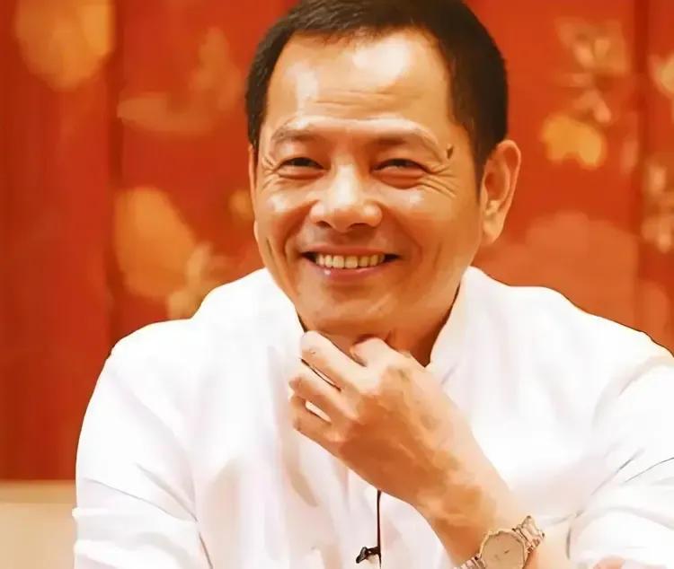 崩牙驹，原来的澳门风云人物，现在跟网红似的。前几天崩牙驹母亲过92岁大寿，网上流