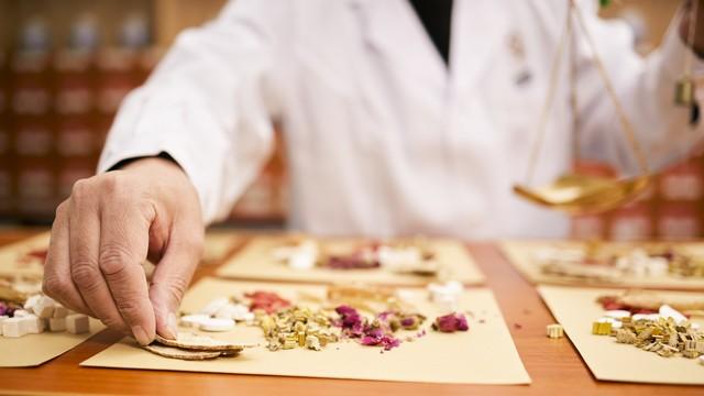 血管堵塞的人，少猛疏通、多养气血，教你一方清脂通脉，给全身血管洗干净
 
很多人