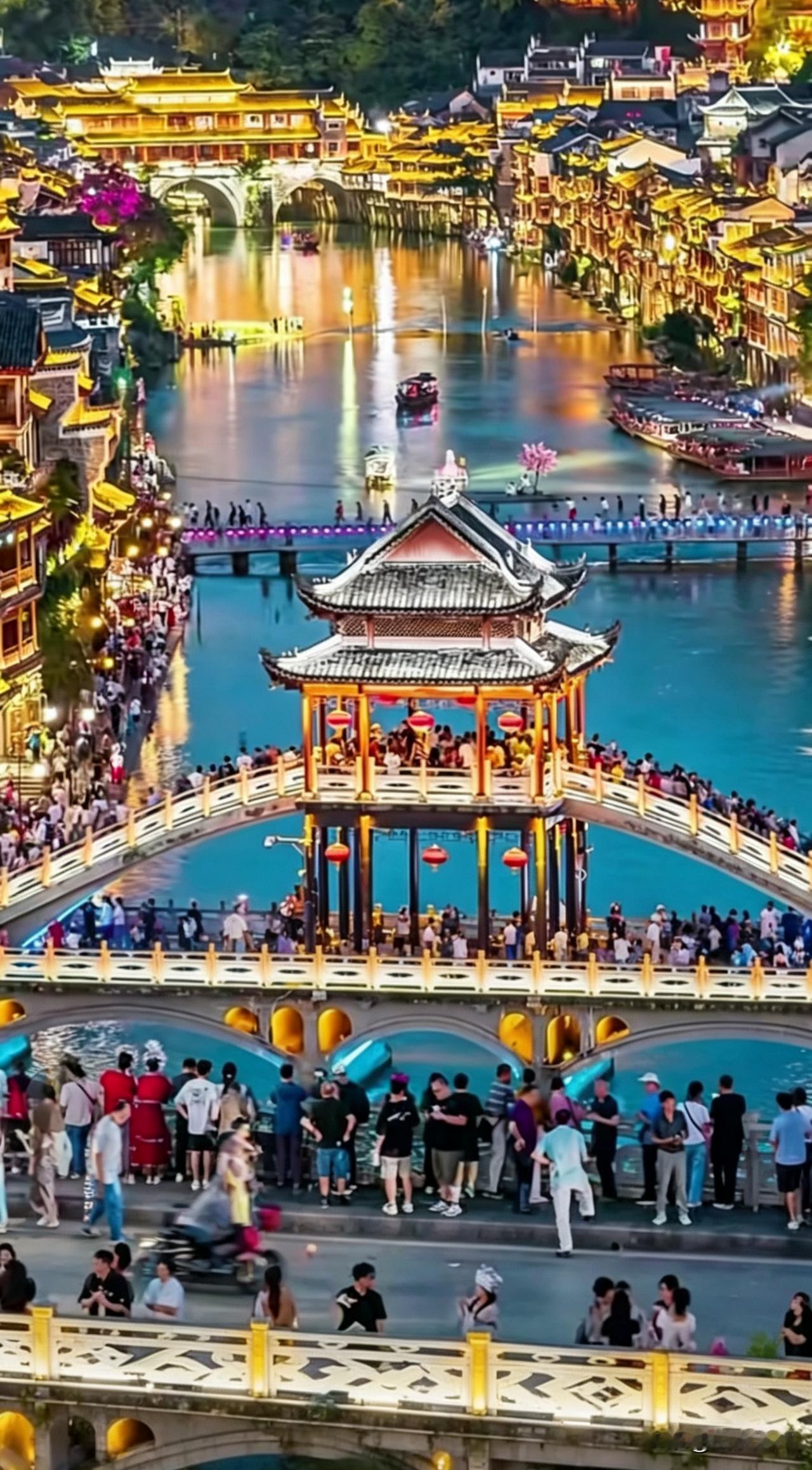 湖南不愧华夏第一福地！藏龙卧虎，半部近代中国史出自这里
 
都说一方水土养一方人