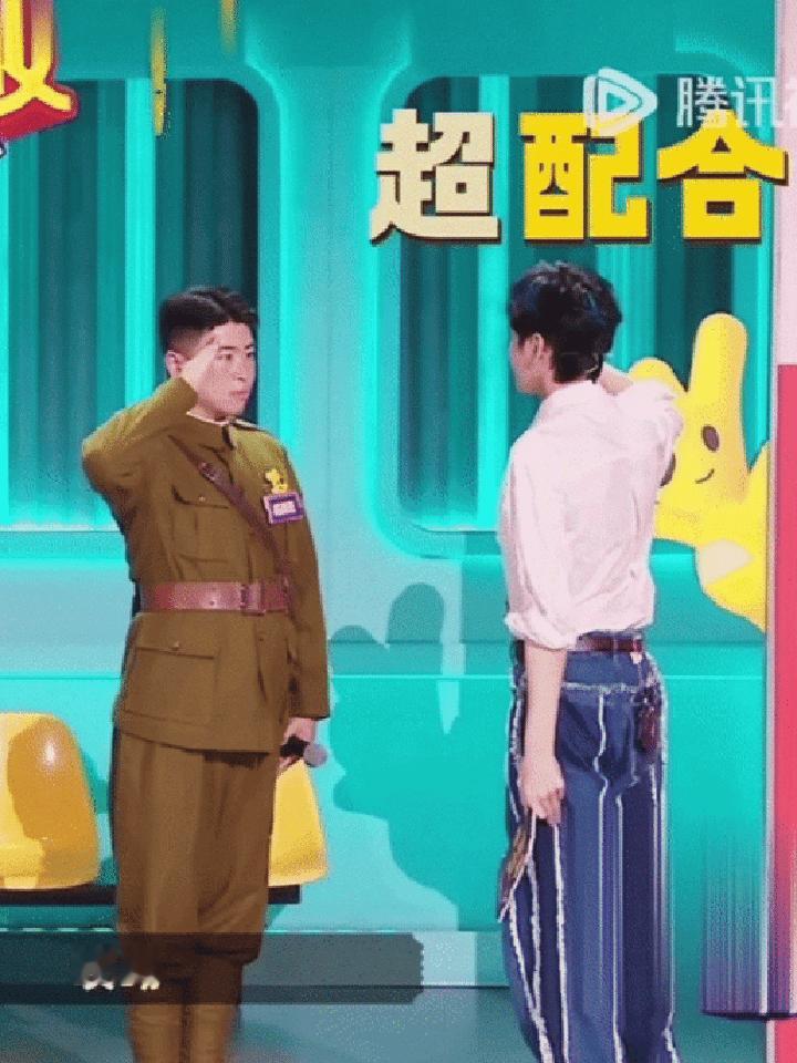 张若昀跑步上台敬礼这一下别忘了，张若昀国民度最高的角色甚至都不是《庆余年》范闲，