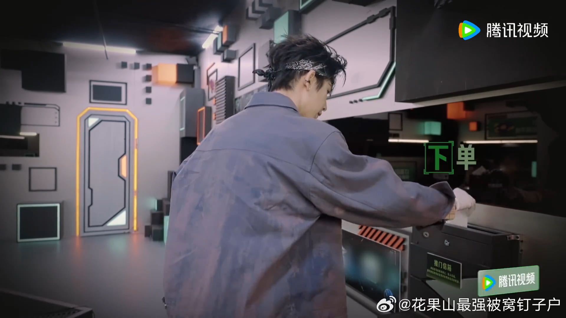 张凌赫眼泪都出来了刘宇宁说张凌赫把酱油喝了一心想尝鲜的张凌赫大意喝下酱油含量很高