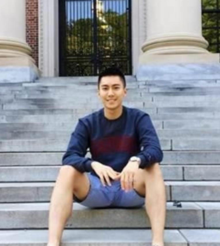 “我宁愿在美国住下水道，翻垃 圾！也不回中国！”谁能想到，说出这句话的人，竟然是